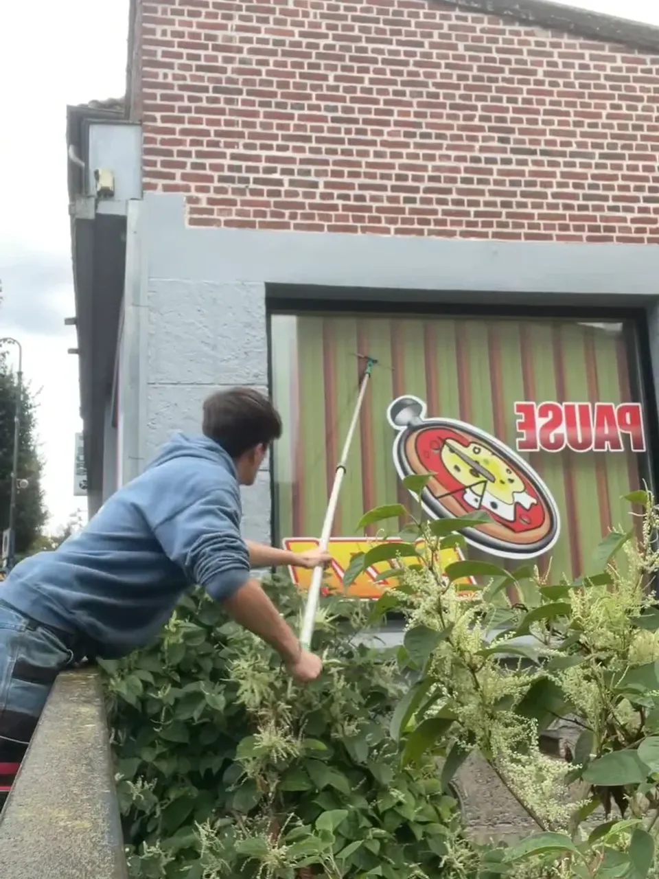 Nettoyage de vitres avec accès difficile, intervention premium réalisée par Optipropre à Saint-Pol-sur-Ternoise - Pas de Calais