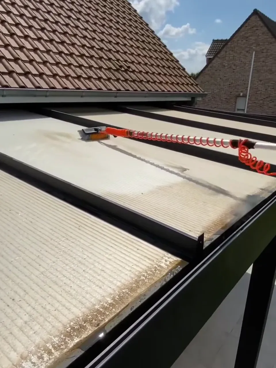 Nettoyage professionnel de toiture de véranda à Bénifontaine