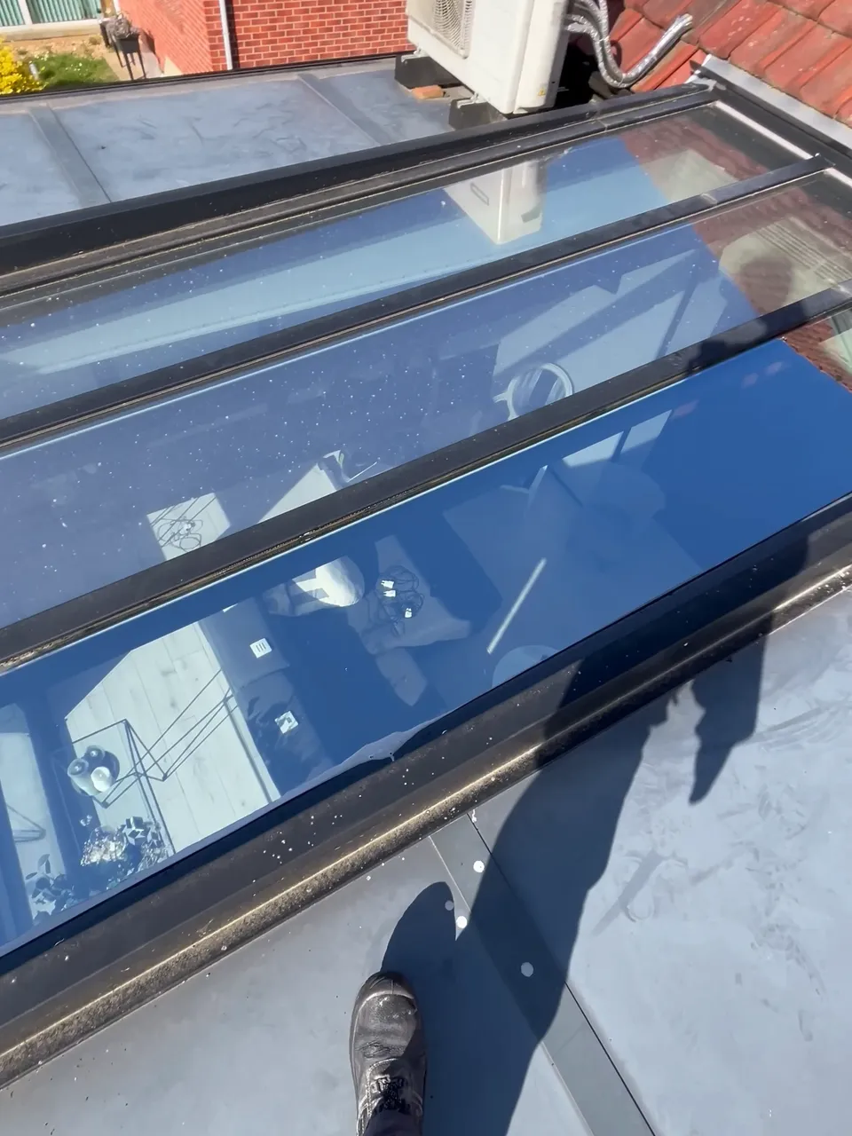 Avant-après notre intervention en nettoyage de vitres de véranda à Troisvaux - Résultat premium, matériel professionnel - Optipropre