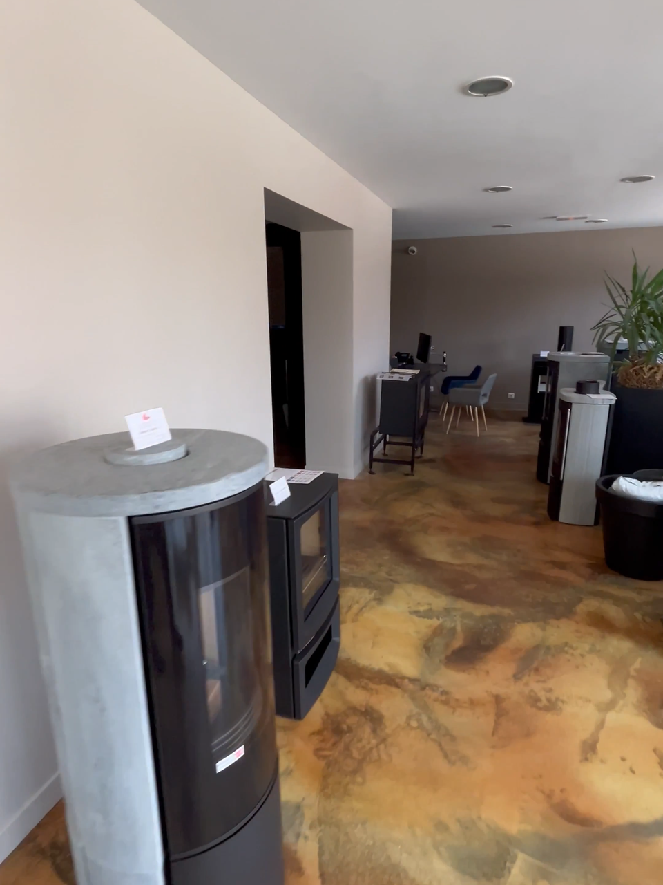 Réalisation d'un nettoyage et entretien professionnel de locaux commerciaux à Aire-sur-la-Lys par Optipropre