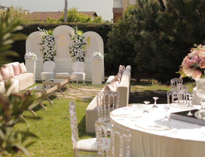 Evliliğe Süper Bir Başlangıç: Hayalinizdeki Nişan Organizasyonu İçin İpuçları ve Öneriler