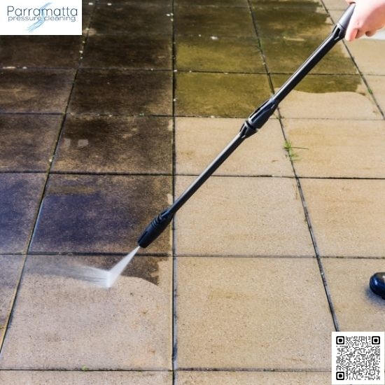 Can DIY roof cleaning be dangerous?