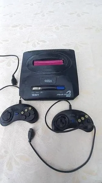 Console Sega Mega Drive 2 avec 2 manettes