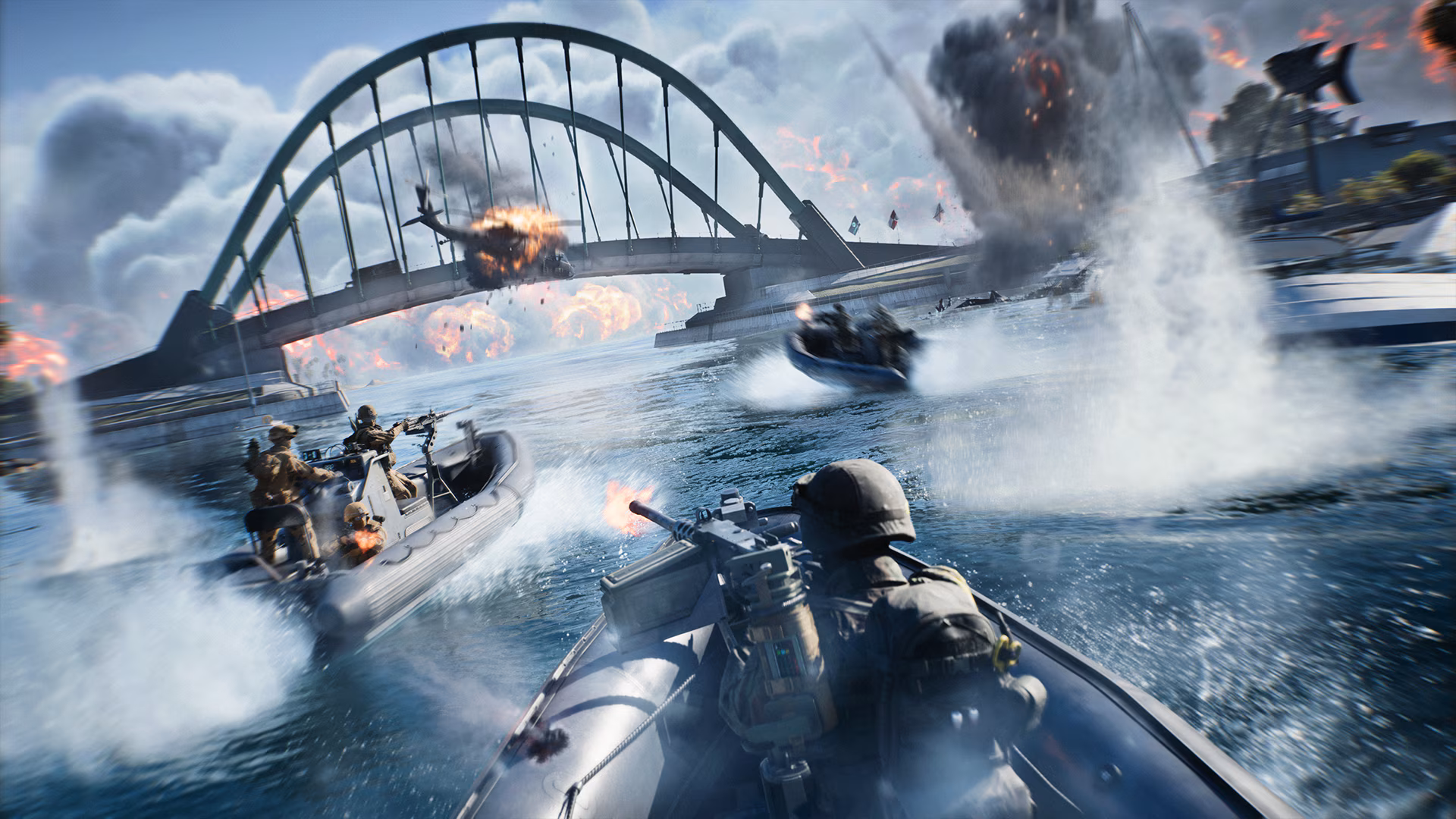 Des soldats embarqués sur des bateaux semi-rigides s'affrontent sous un pont métallique, au milieu des explosions et des gerbes d'eau.
