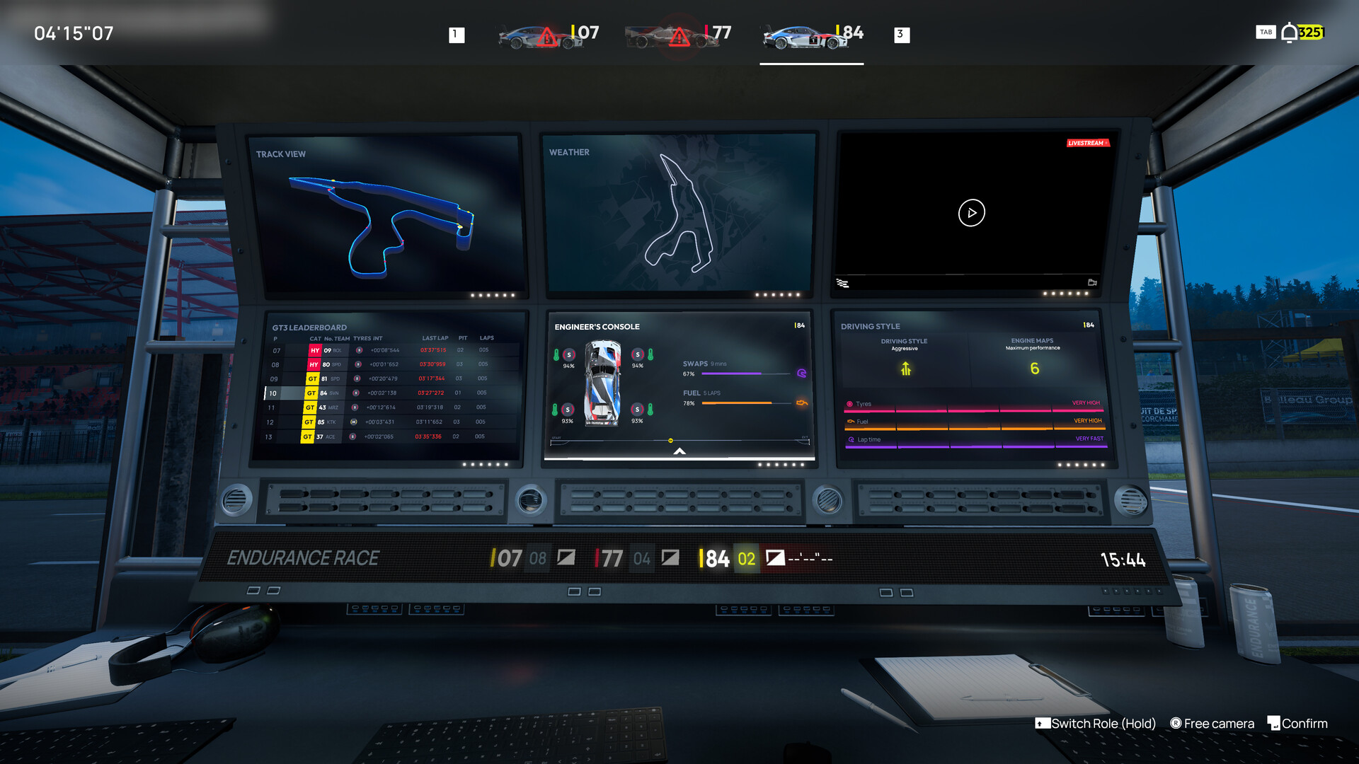Le poste de l'ingénieur de course dans Endurance Motorsport Series, avec vue du circuit, météo, classement GT3 et jauges de pneus et de carburant.