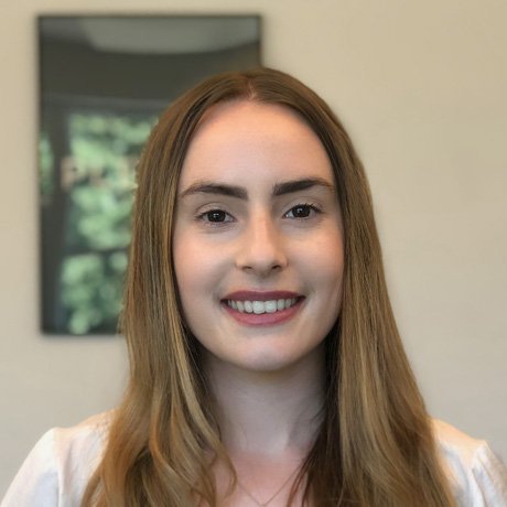 Blog - Portrait of Grace Cook, an employee at Plecto