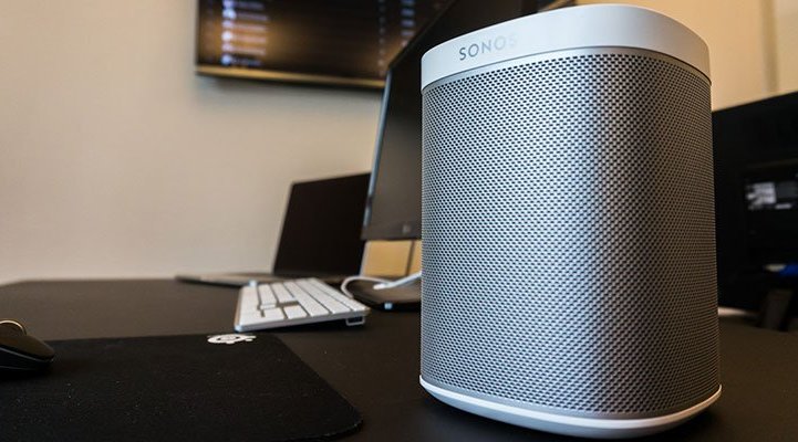 Blog - Picture of a speaker in Plecto's office