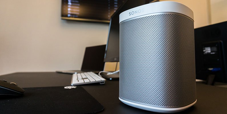 Blog - Picture of a speaker in Plecto's office