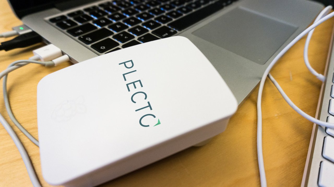 Blog - Plecto IoT on a desk