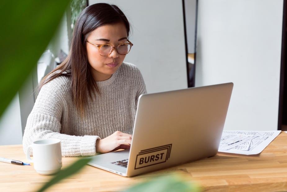 Blog - 6 Reasons Why You Need an Excel Alternative - An employee working in the office