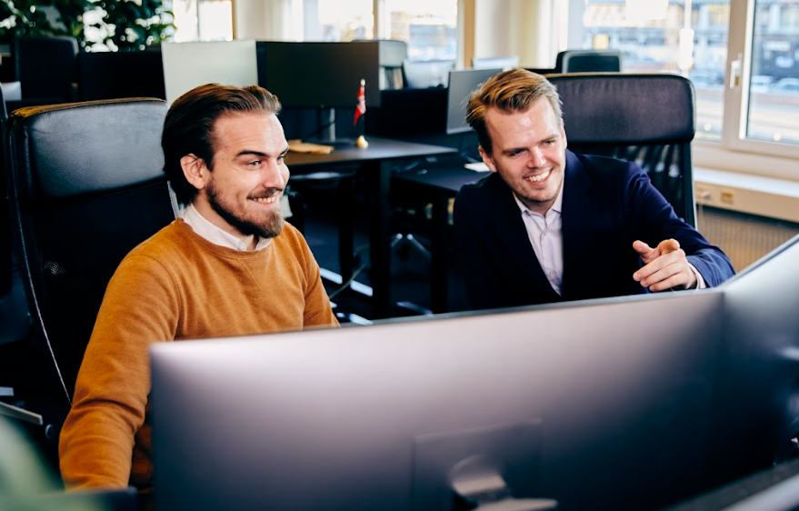 Sales Collaboration Teamwork.png
