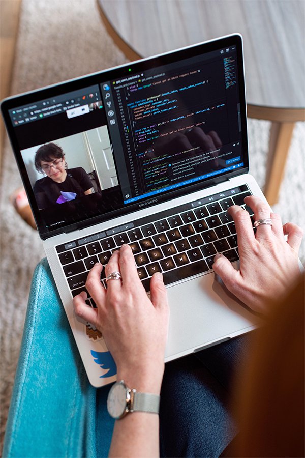 Blog - 5 Steps to Building a Data-Driven Culture - employee coding while having a video call with a colleague