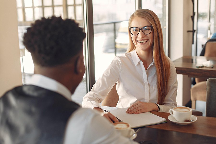 Blog - “Performance Agreements” to scale up your one-on-ones! - manager and employee in a 1-1