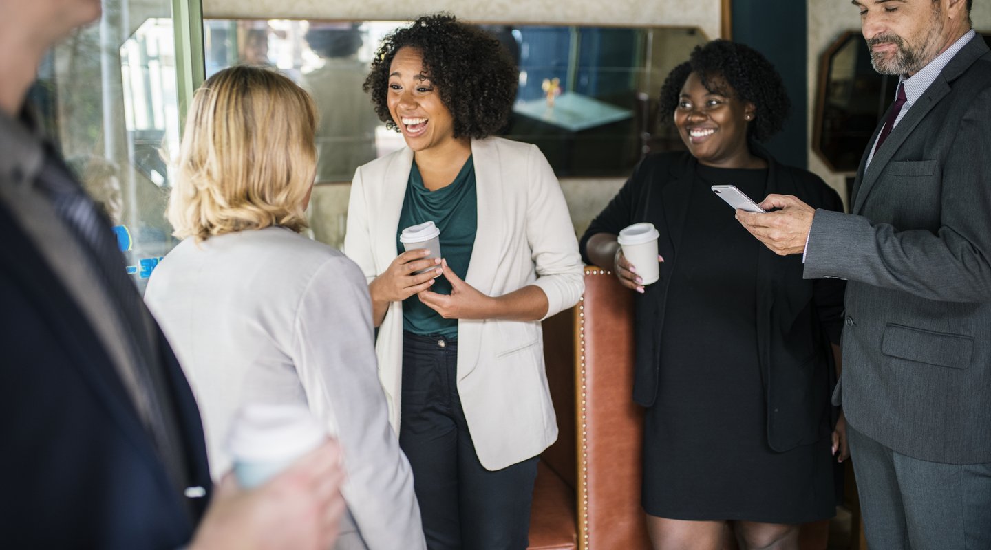 Blog - 3 steps you can’t miss - Employees talking informally over a cup of coffee