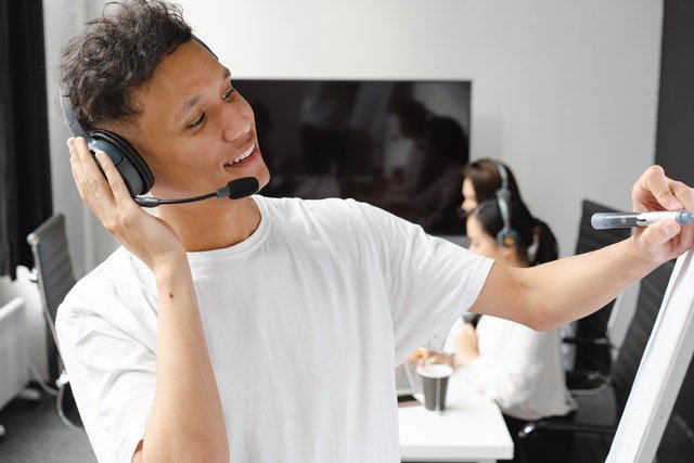 Blog - 10 Outbound Sales KPIs To Track Now – and Why Outbound Still Matters! - Sales Call KPIs