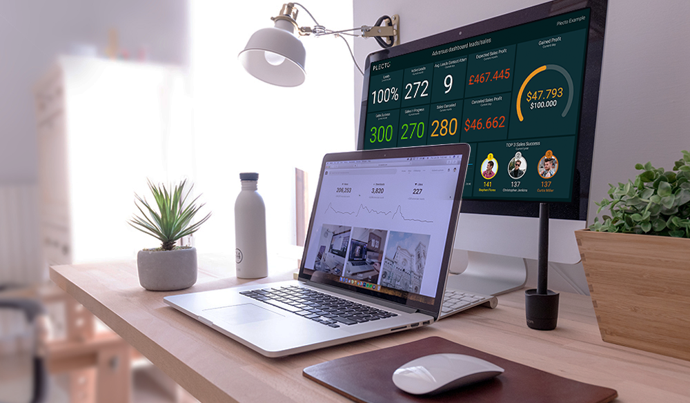 Blog - 3 tips to increase your performance working from home - A desk with two screens displaying Plecto