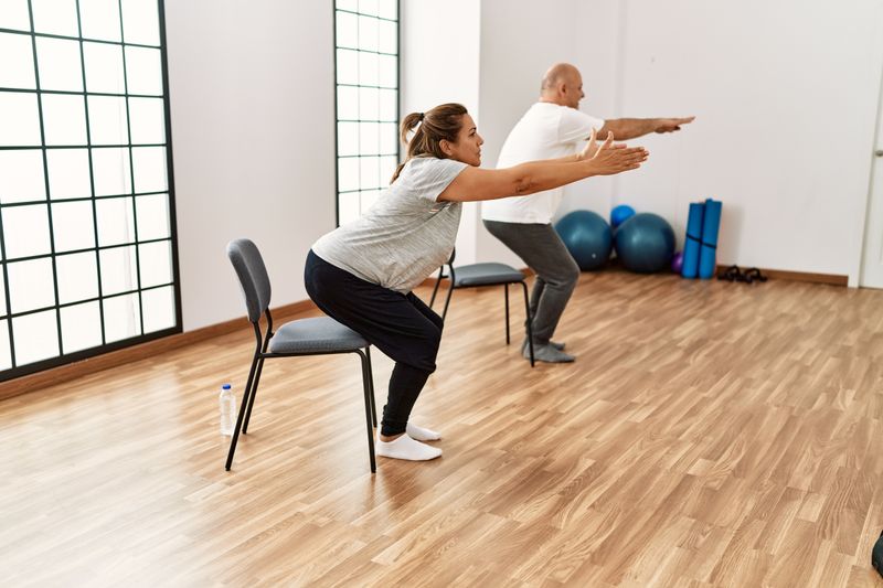 Bild zu Yoga mit Stuhl