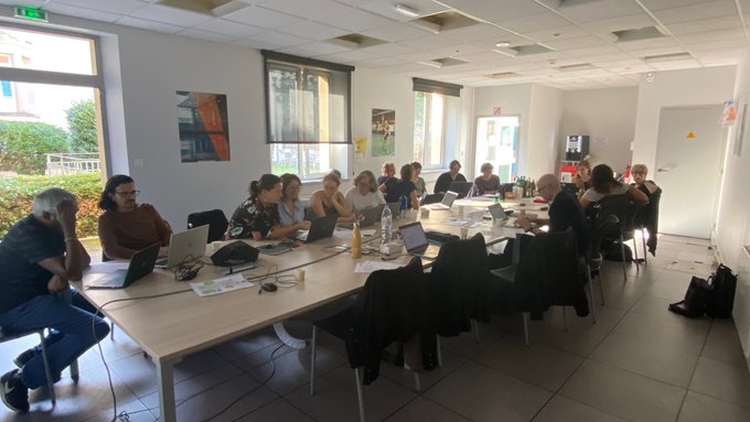 Décembre 2023, un séminaire à Reims pour mieux cerner le contour des centres de ressources, modules d’appui à l’ensemble de l’écosystème, que cela soit pour la gestion quotidienne de l’entrepôt-catalogue, l’accompagnement aux plans de gestion de données, la formation des personnels d’appui, la production de ressources pédagogiques...