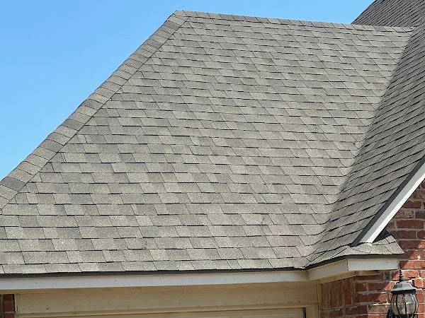 Reliable roofing contractors Moore