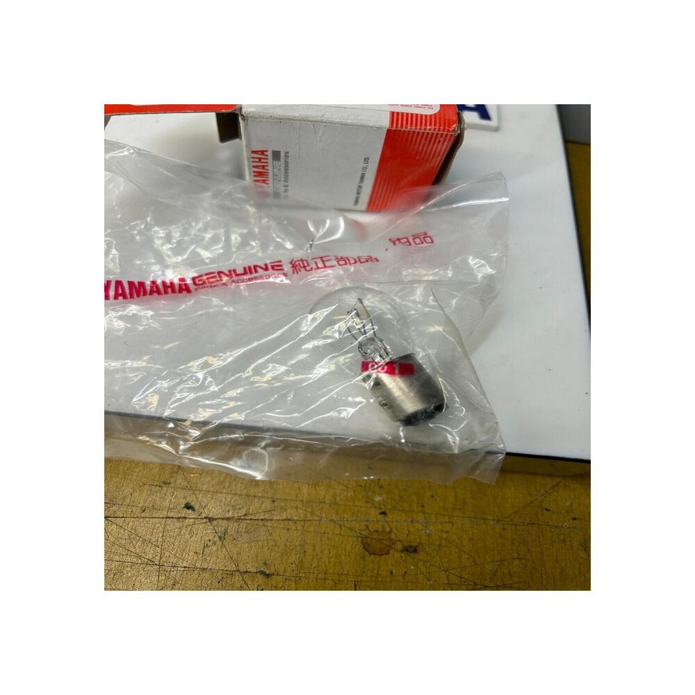 1 ampoule origine feu arrière yamaha 4VP-H4714-00 nxc xc 125 yw 100 125