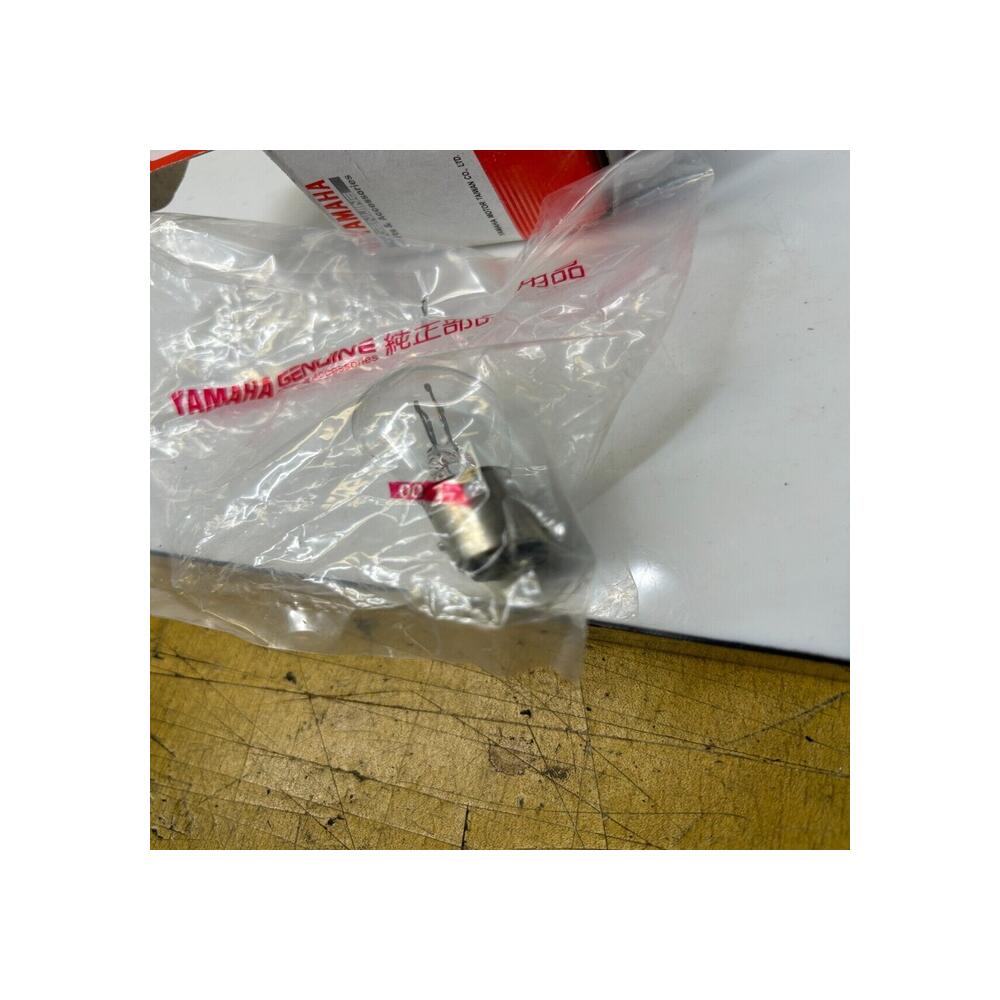 1 ampoule origine feu arrière yamaha 4VP-H4714-00 nxc xc 125 yw 100 125