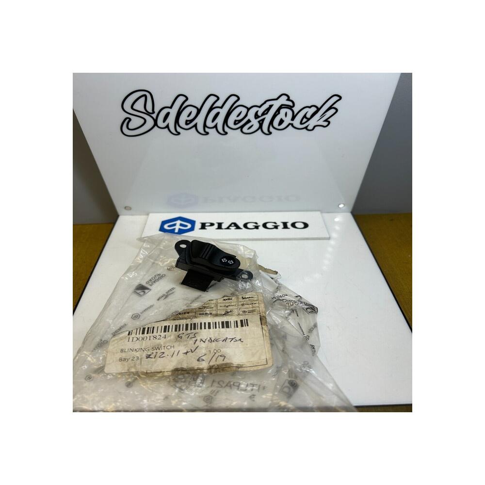 1 bouton clignotant vespa 1d001824 gts 125 150 4t e4 300 ie
