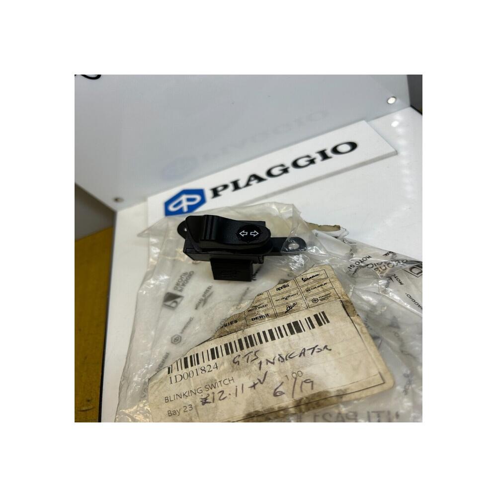 1 bouton clignotant vespa 1d001824 gts 125 150 4t e4 300 ie