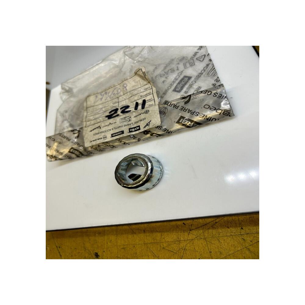 1 cache écrou  piaggio vespa gilera 177609 fuoco mp3 px s gts 946 hexagon zip
