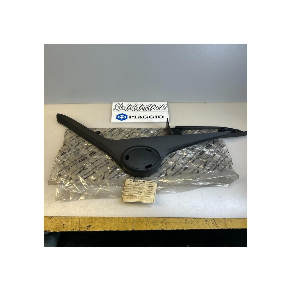 1 carénage spoiler gauche piaggio 657376000c MP3 300 YOURBAN 2011 2018