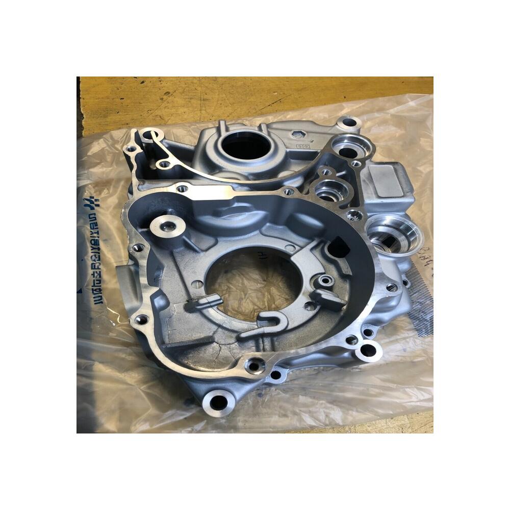1 carter bas moteur gauche daelim 125 roadwin carbu injection 11200-BA4-0010