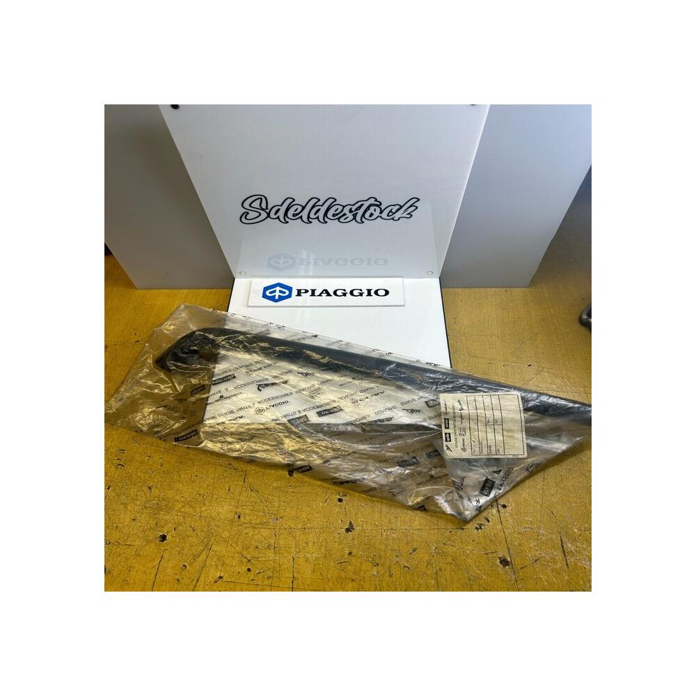 1 durite Tube de sortie de chauffage piaggio 1e001017