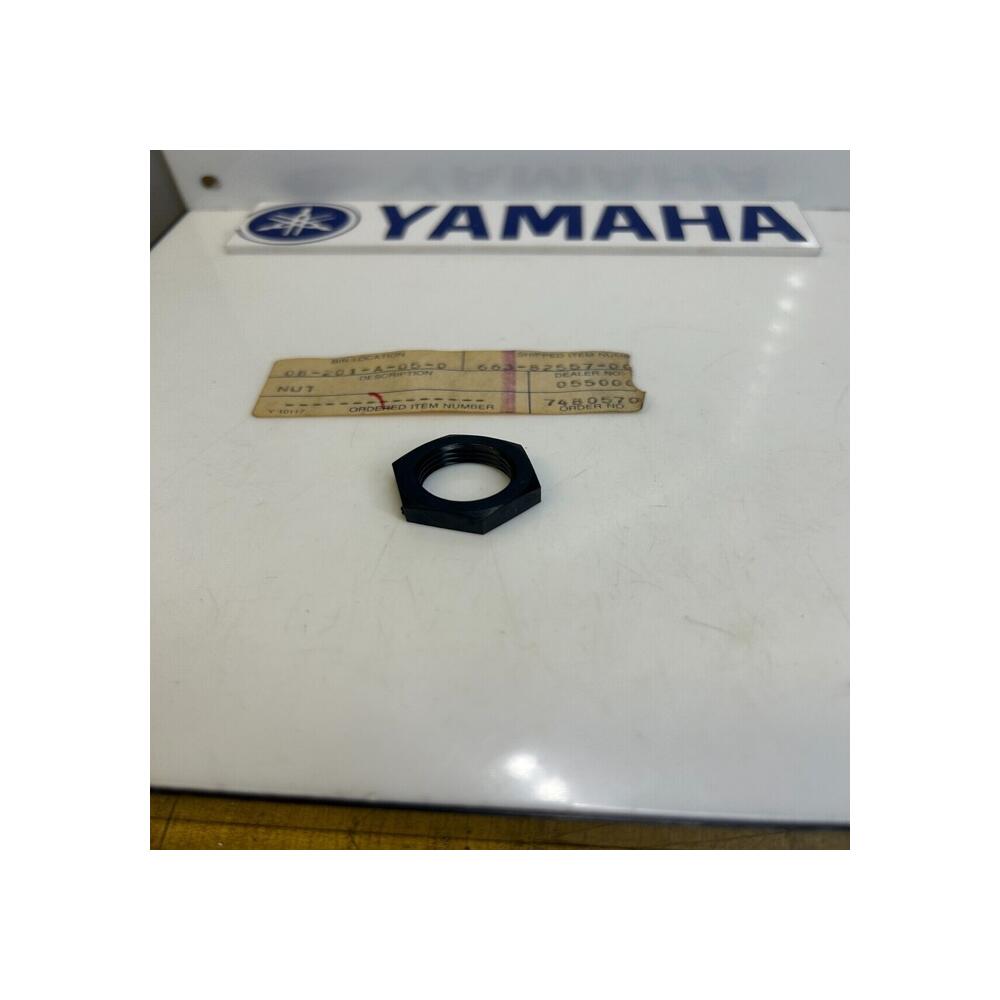 1 écrou 30d yamaha 663-82557-00 YF 60 S 1986 MOTO-4 YT 60 N L TRI-ZINGER 84 85