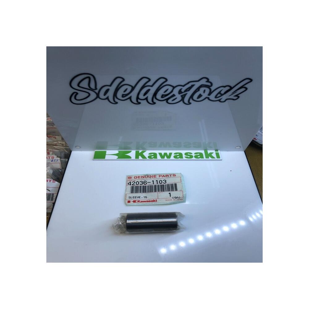 1 entretoise bras oscillant 15.1X20X42.5 kawasaki 42036-1103 klr 250 600