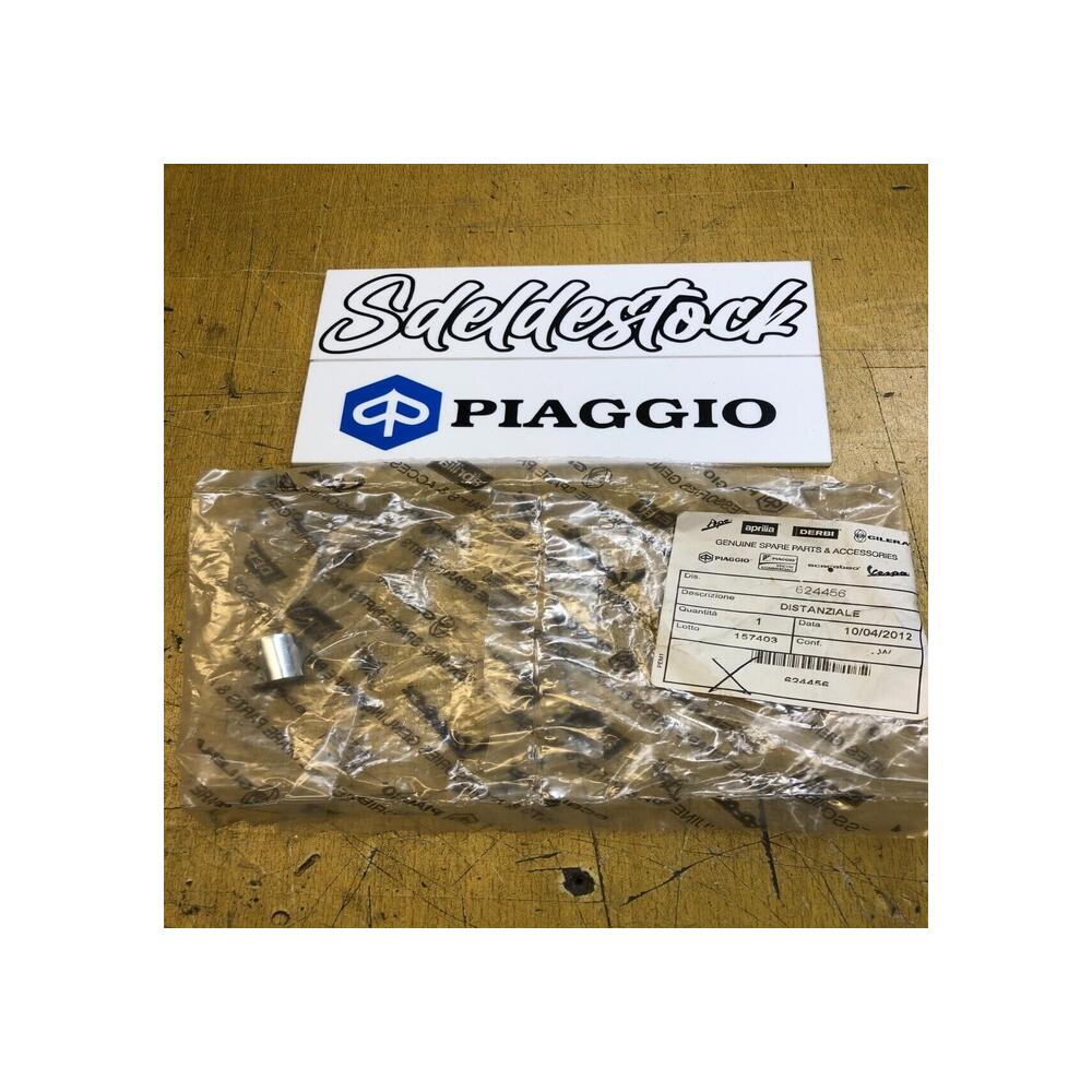 1 entretoise pare brise piaggio mp3 125 250 300 400 500 ie lt 624456