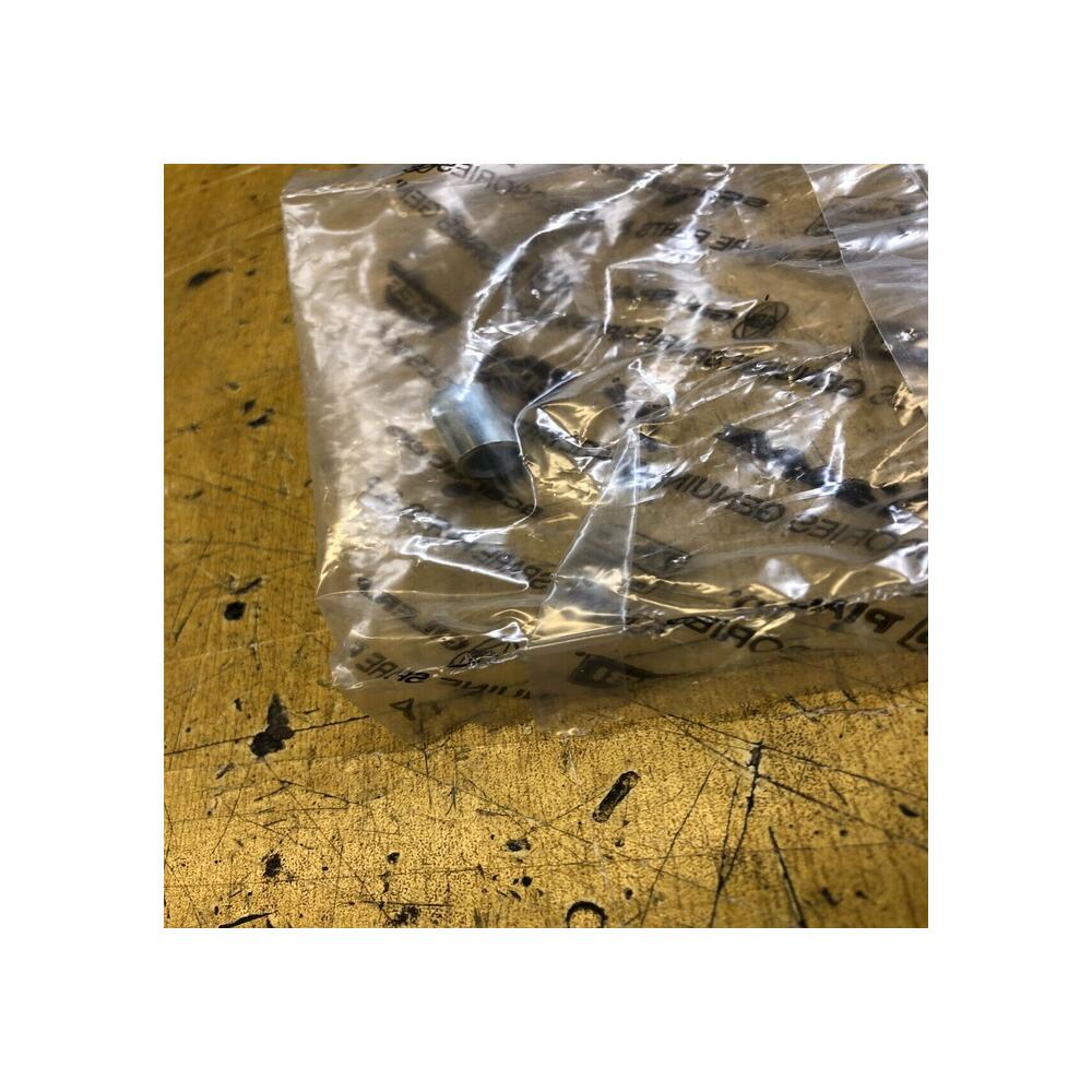 1 entretoise pare brise piaggio mp3 125 250 300 400 500 ie lt 624456