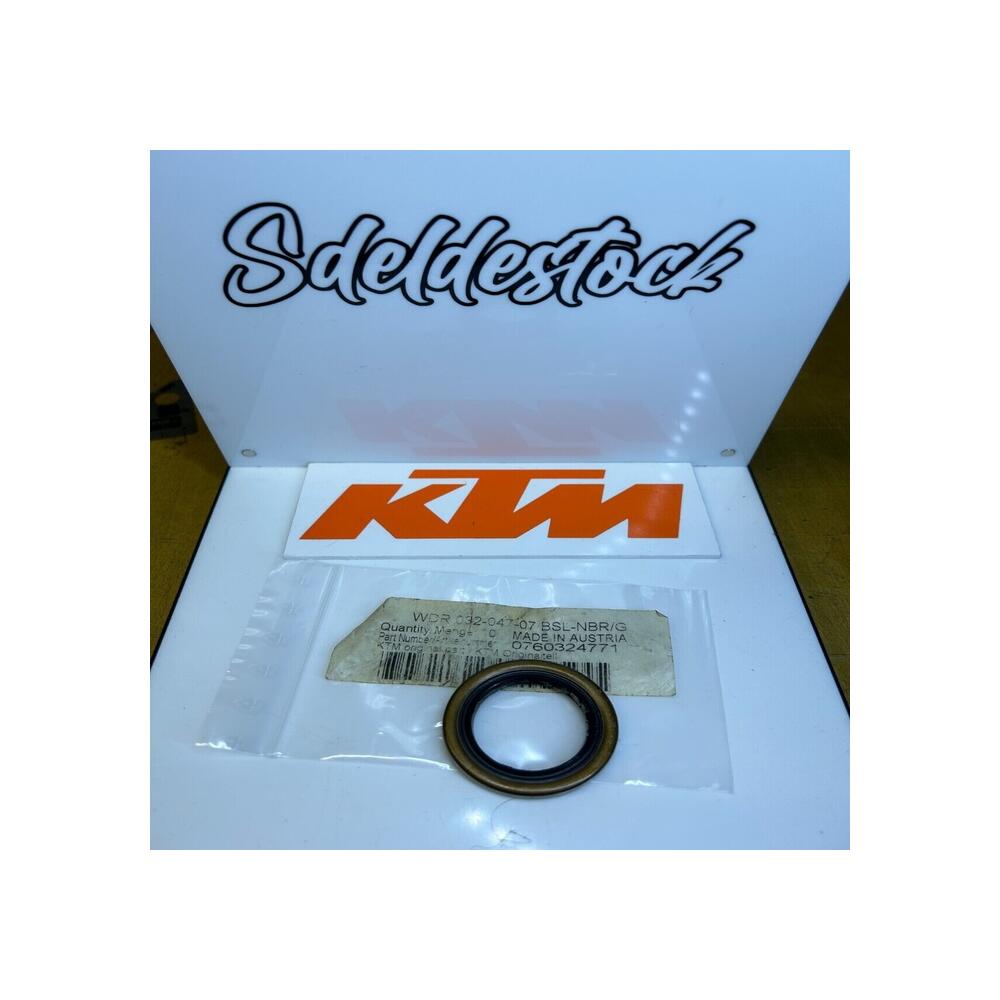 1 joint spi 32X47X7 BSL ktm 0760324771 105 125 150 200 250 300 85 450 660 640