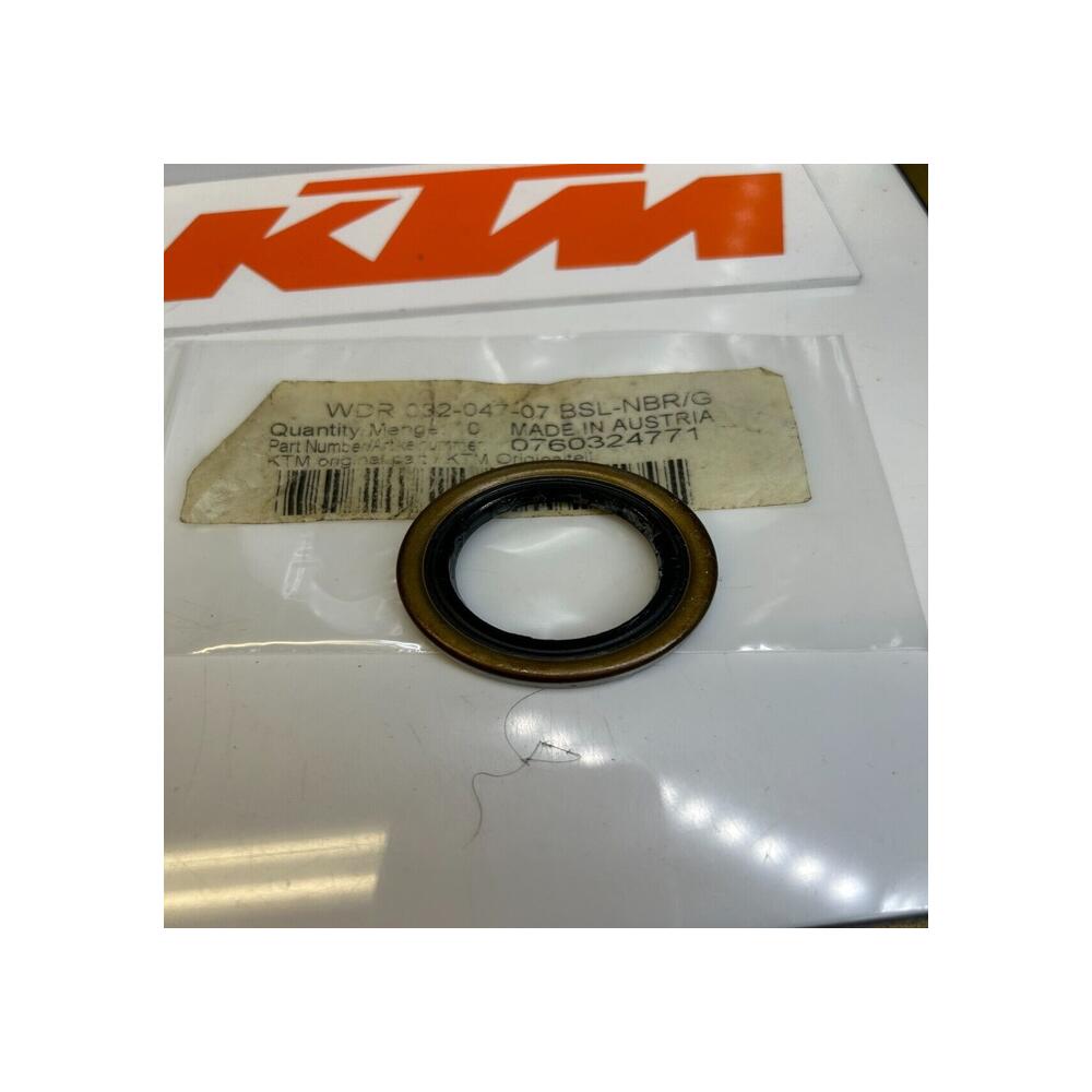 1 joint spi 32X47X7 BSL ktm 0760324771 105 125 150 200 250 300 85 450 660 640