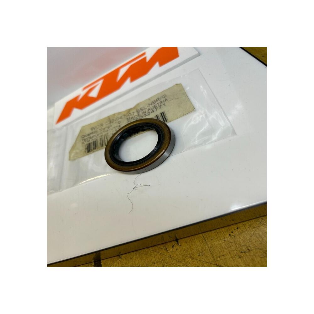 1 joint spi 32X47X7 BSL ktm 0760324771 105 125 150 200 250 300 85 450 660 640