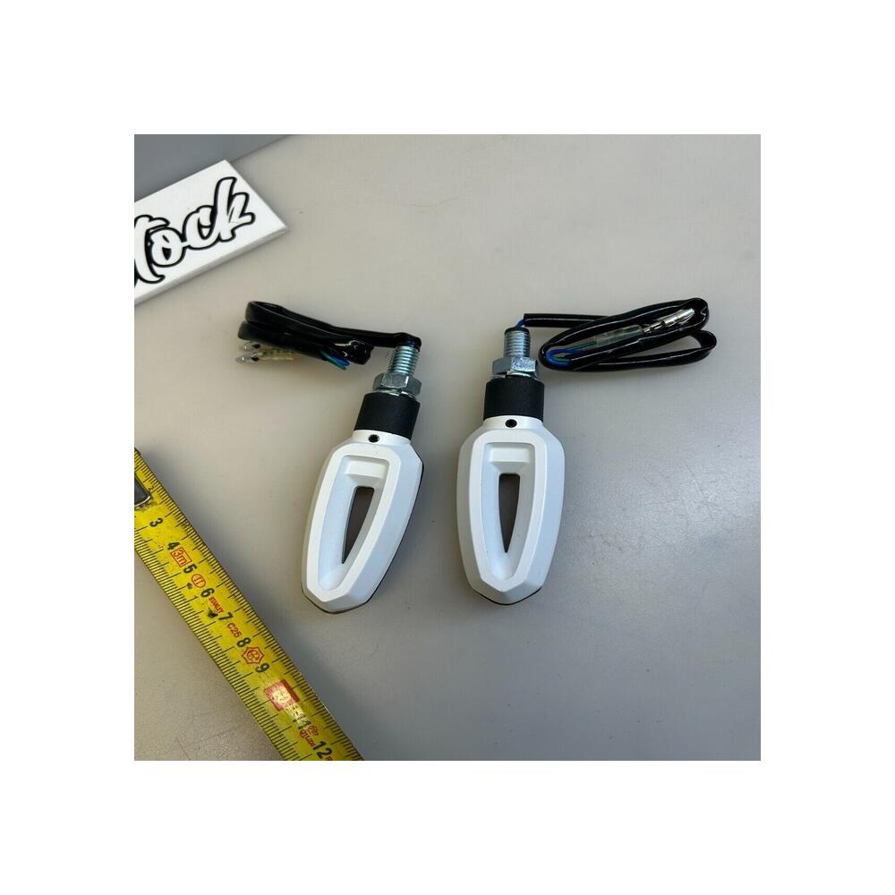1 paire clignotant led  chaft ultimate  in558  falcon blanc / fumé homologuée