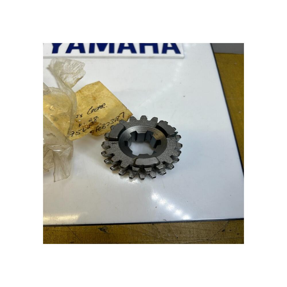 1 pignon troisieme yamaha 4j3-17131-00 dt 125 mx dt 175 YT 125 TRI-MOTO 1983 85