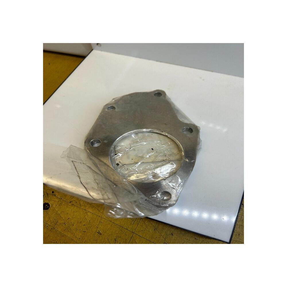 1 plaque bride pompe a eau 1305A032 Mitsubishi Pajero Montero L200