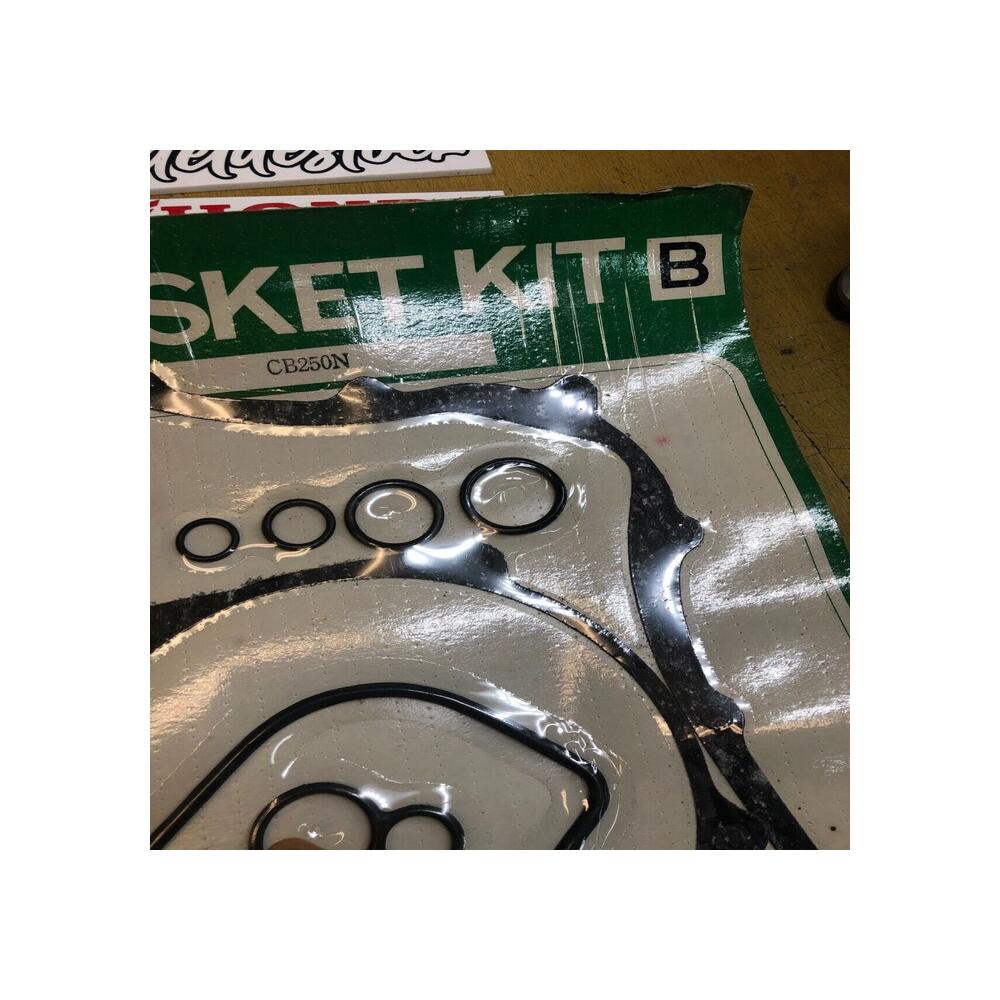 1 pochette joint bas moteur  NR GENIUNE PARTS gasket kit B cb 250 n nd c t t1 t2