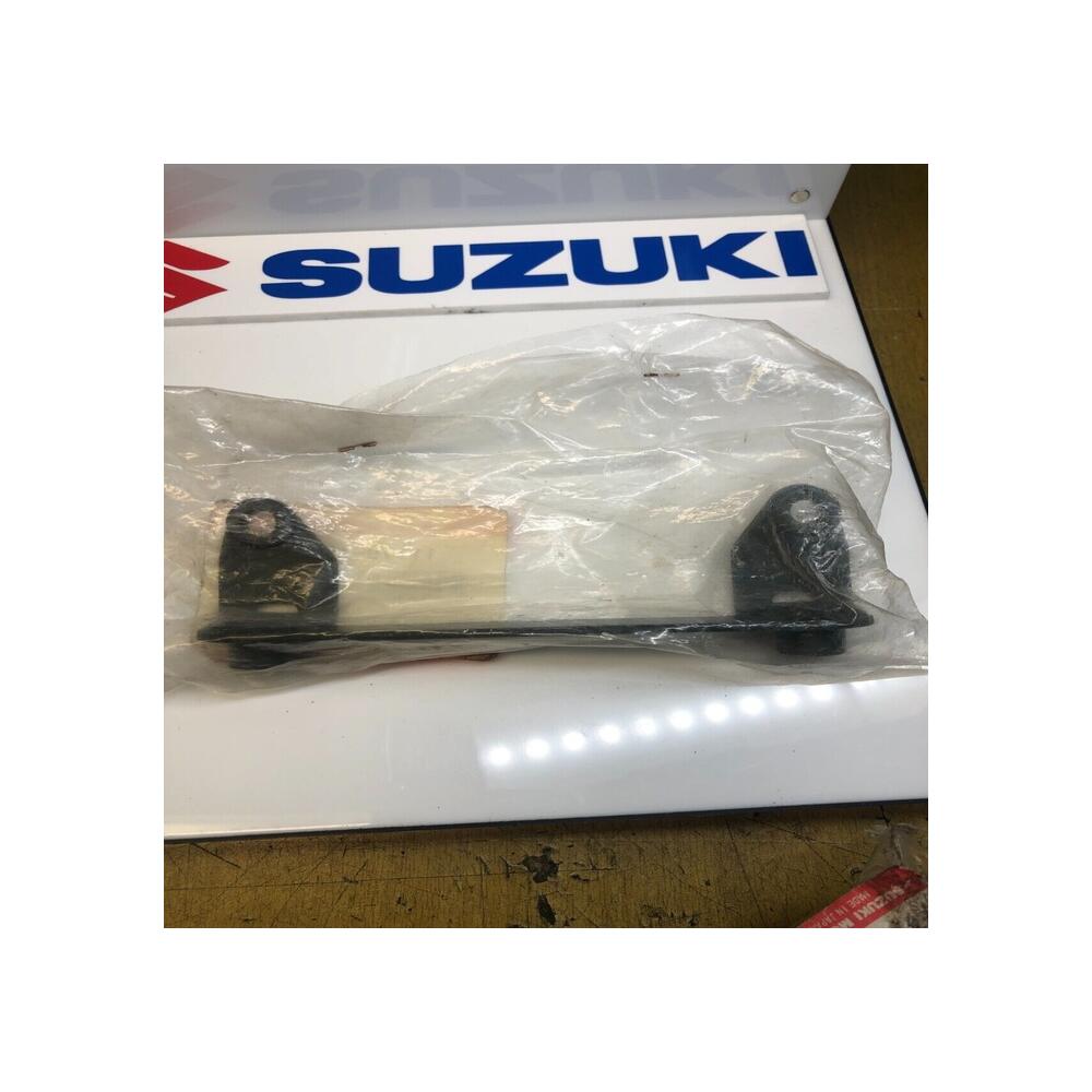 1 support cache droit culasse suzuki 11179-12f11 gz 125 marauder 1998 2007