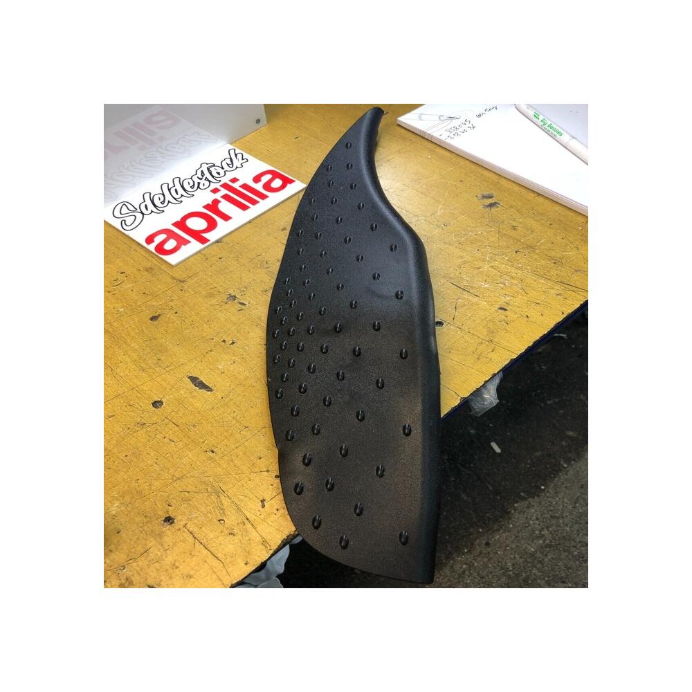 1 tapis marche pied gauche aprilia ap8184086 scarabeo 250 300 400 492 500