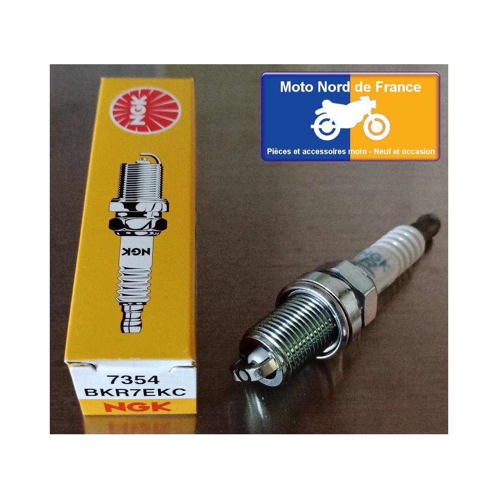 Lot de 2 bougies d'allumage NGK type BKR7EKC