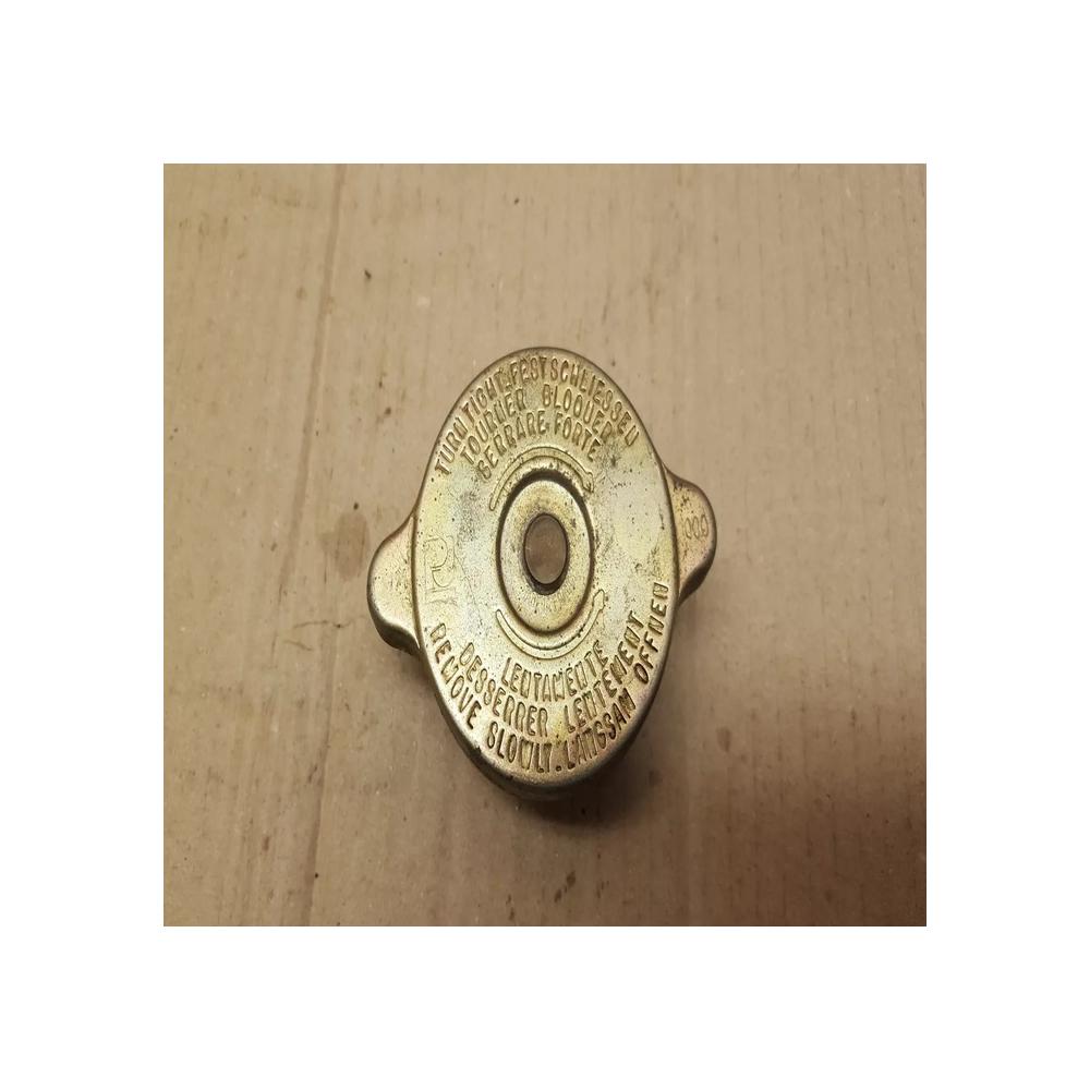 Ancien Bouchon de Radiateur de voiture a identifier