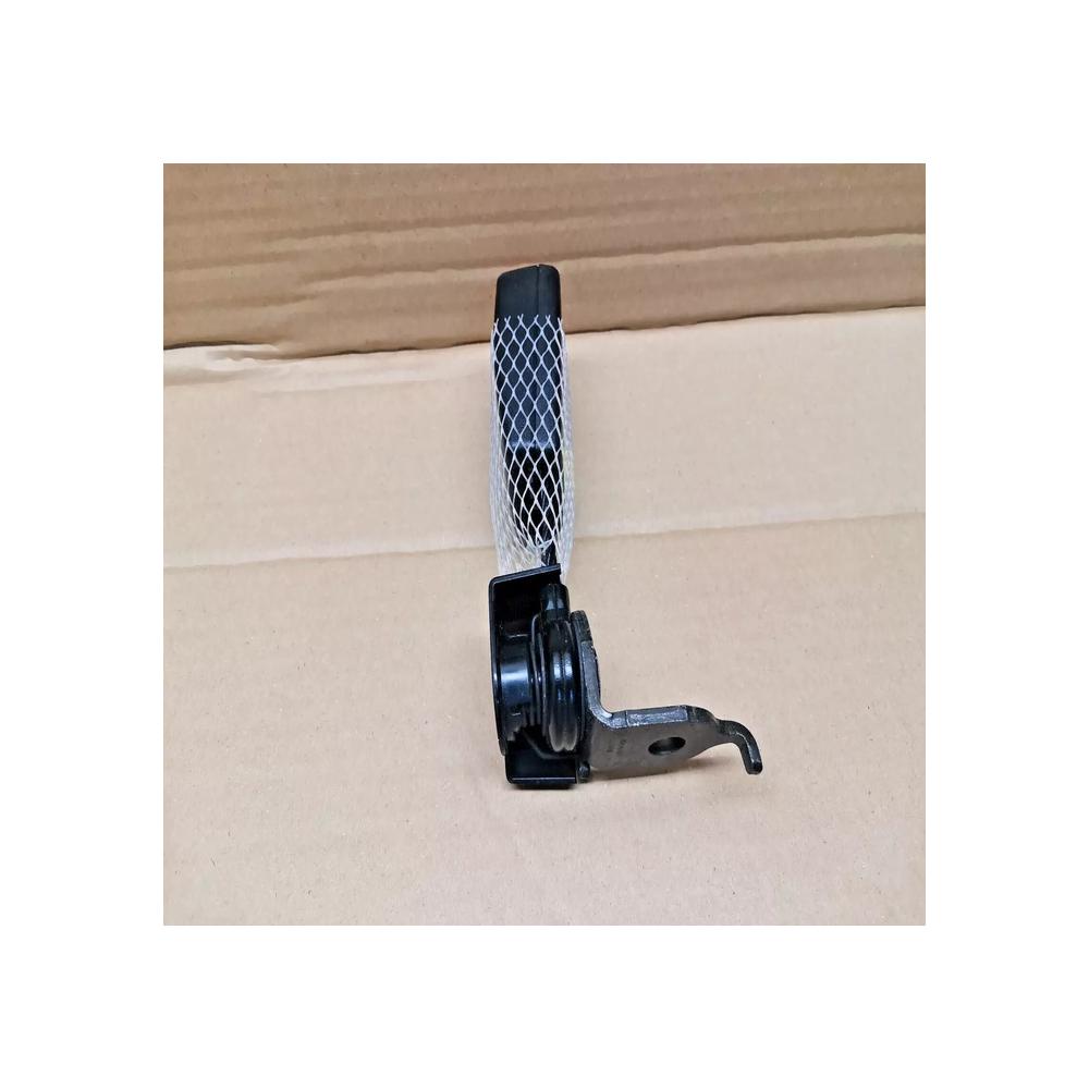 ATTACHE CEINTURE ARRIERE GAUCHE VW GOLF PLUS PHASE I SEAT ALTEA REF 5M0857753