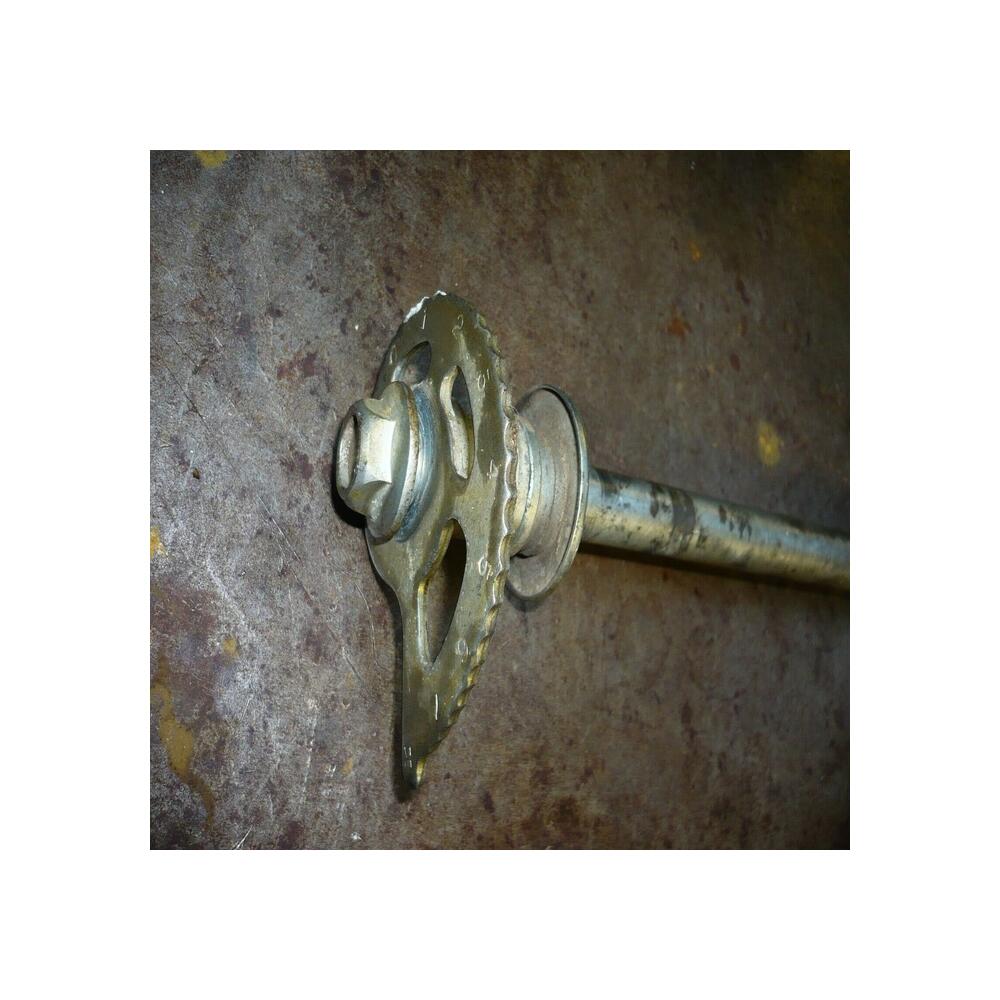 axe de roue arriere  suzuki DR 125 DR 200 1987