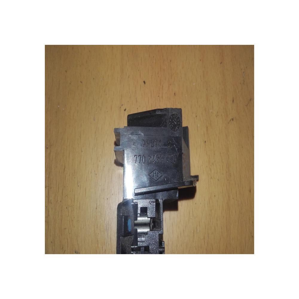 BOITIER BOITE A  fusible RENAULT MASTER  LAGUNA 7703497426