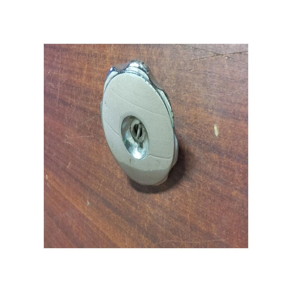 bouchon radiateur mercedes w115 W 115 W114 manque l'insigne REF 1158800186